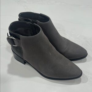 Bella Vita Women’s Sleek Gray Ankle Boots with Low Heel Size 8